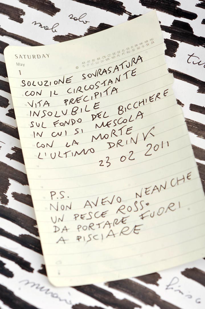 Genova - suicide note 02 scritta su pagina agenda primo maggio sopra foglio con cancellature emotive