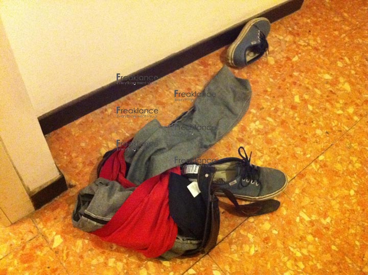 Genova, indoor photopathology - origami di pantaloni, mutande e scarpe - foto DP / FRK